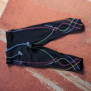 Cw-x size medium capris